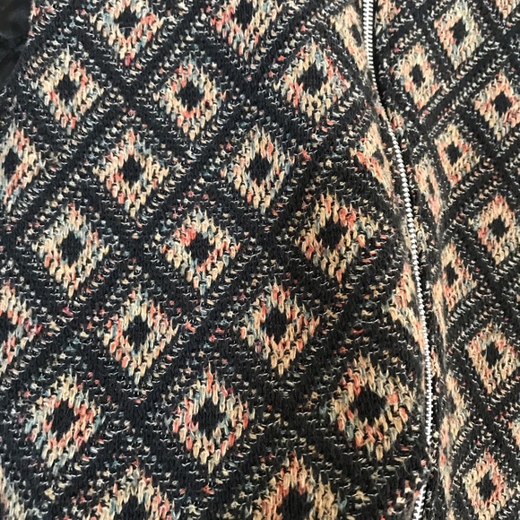 Urban renewal multicolored vest with Aztec pattern - Picture 2 of 4